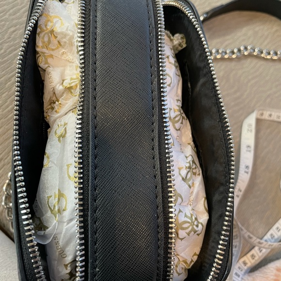 Guess - Picture 7 of 9